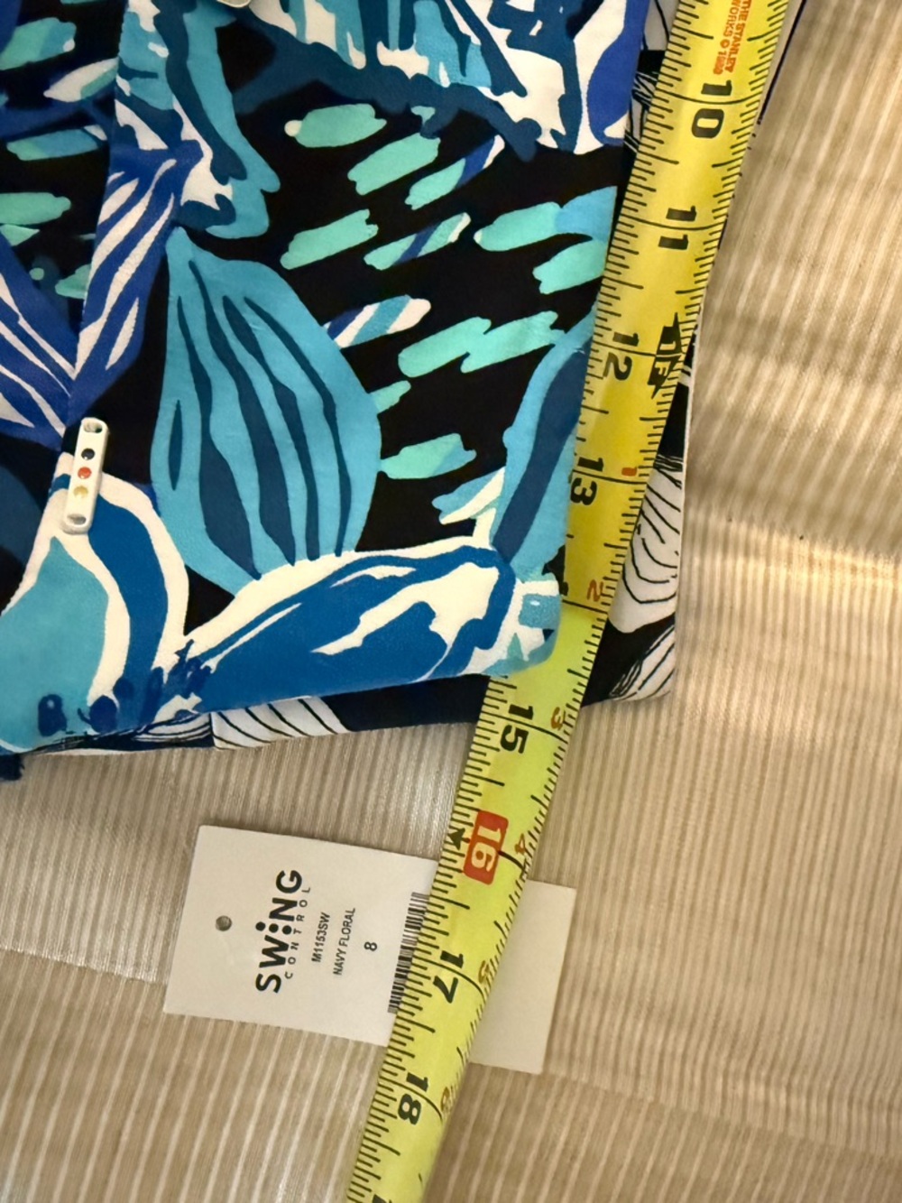Blue hibiscus Women's Swing Contol golf skirt - tummy control - Picture 8 of 10